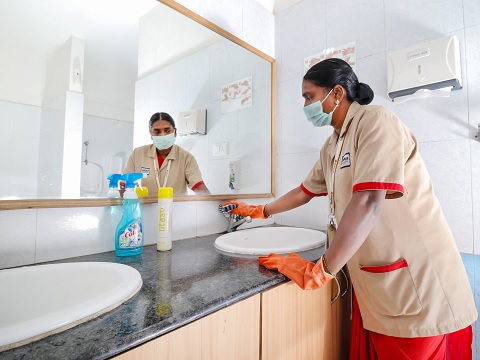 bathroom-cleaning-services